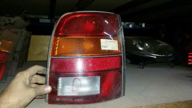 Lampa zespolona tylna prawa B65505F301 NISSAN