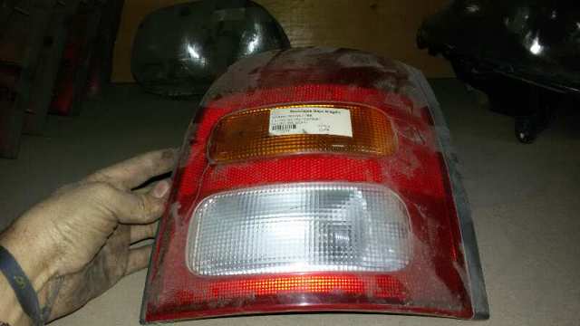 Lampa zespolona tylna prawa B65505F301 NISSAN