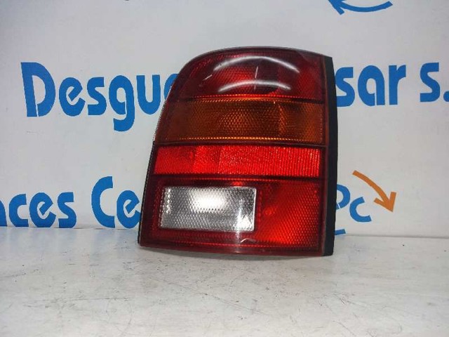 Lampa zespolona tylna prawa B65505F301 NISSAN