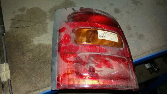 Lampa zespolona tylna lewa B65555F301 NISSAN