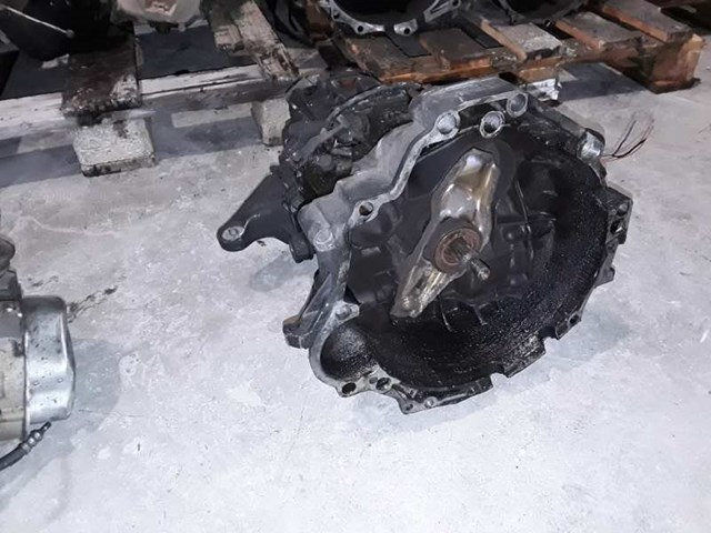 Kupić Mechaniczna skrzynia biegów w komplecie Audi 80  8C5 w dobrej cenie