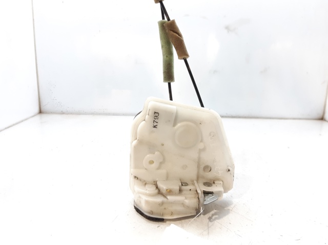 Zamek drzwi tylnych prawych BBM472310A MAZDA