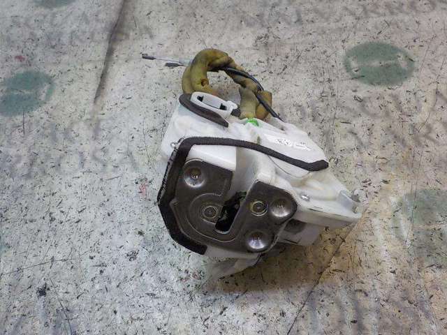 Zamek drzwi tylnych lewych BBM473310A MAZDA