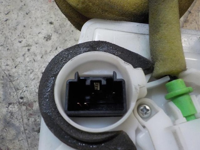 Zamek drzwi tylnych lewych Mazda 3 BL