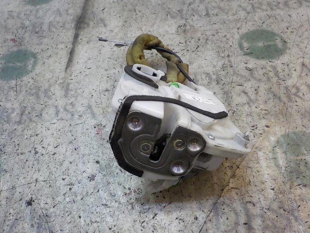 Zamek drzwi tylnych lewych BBM473310A MAZDA