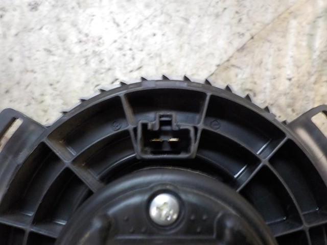 Silniczek wentylatora nagrzewnicy (ogrzewacza wnętrza) Mazda 3 BL