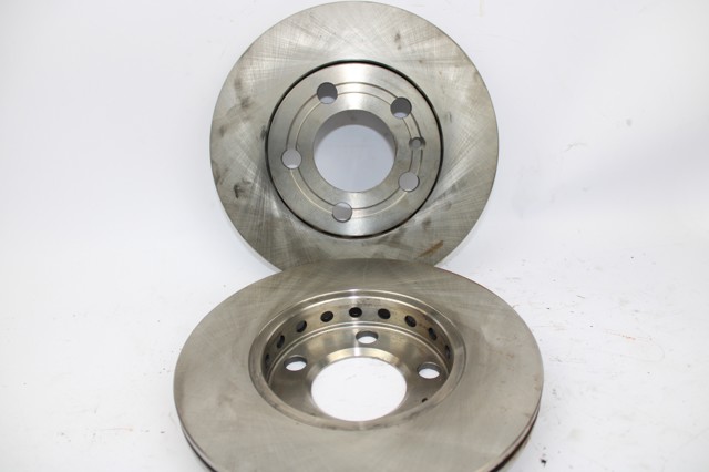 Tarcza hamulcowa przednia BG3695 VAG