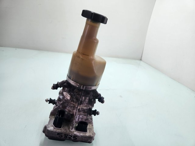 Pompa wspomagania hydraulicznego kierownicy BG913K514AB FORD