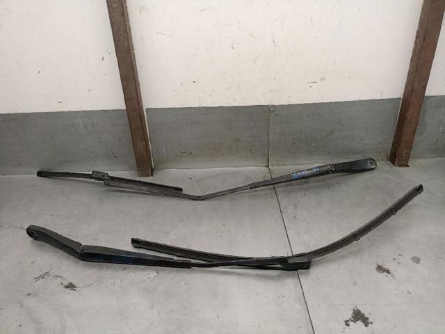 Ramię wycieraczki szyby przedniej BK3117526FD FORD