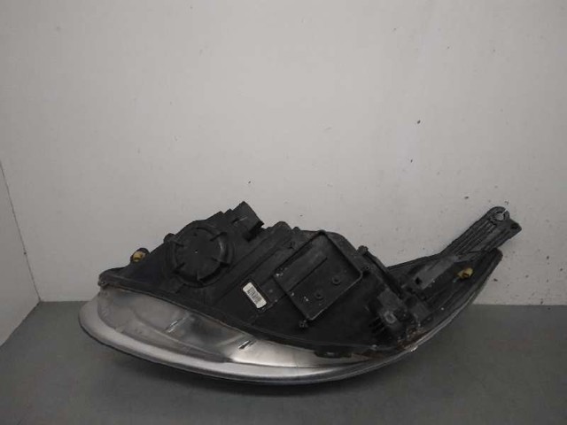 Reflektor prawy Ford Focus 3 CB8