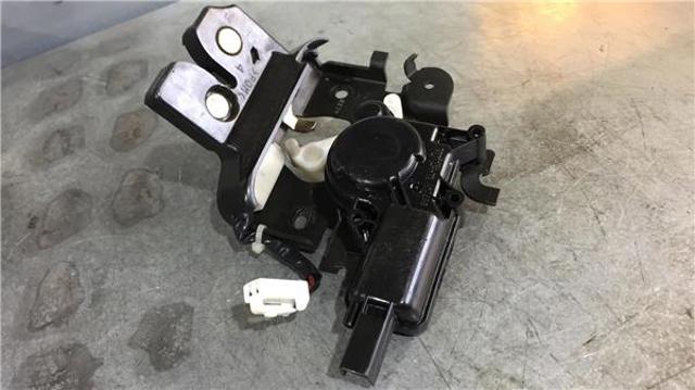 Zamek klapy bagażnika (3/5 drzwi tylnych) Mazda 3 BK12