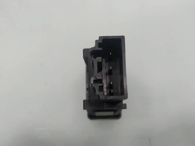 Przycisk włączania światła awaryjnego BP4K664H0 MAZDA