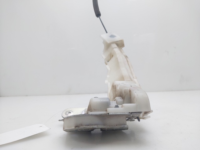 Zamek drzwi tylnych prawych C23572310G MAZDA