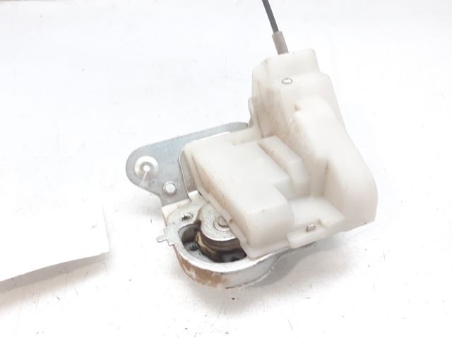 Zamek drzwi tylnych prawych C23572310G MAZDA