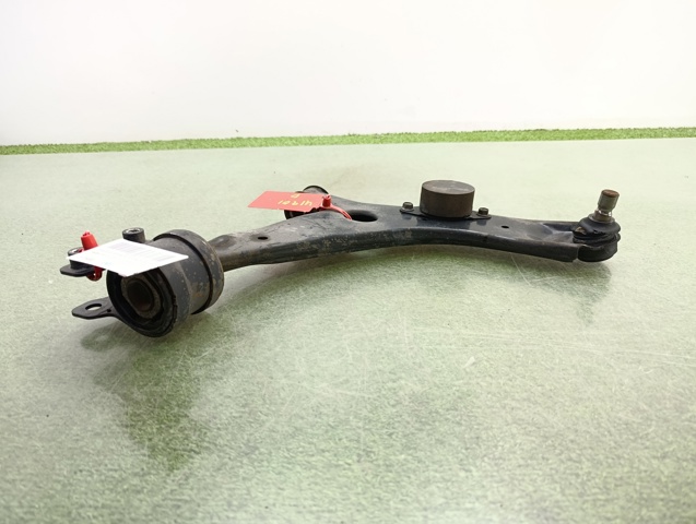 Wahacz zawieszenia przedniego dolny prawy C51334300 MAZDA