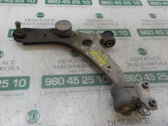 Wahacz zawieszenia przedniego dolny lewy CC3034350B MAZDA