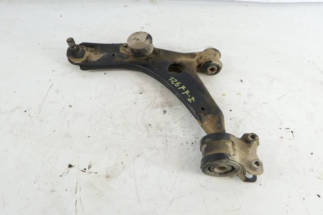 Wahacz zawieszenia przedniego dolny lewy CC3034350D MAZDA