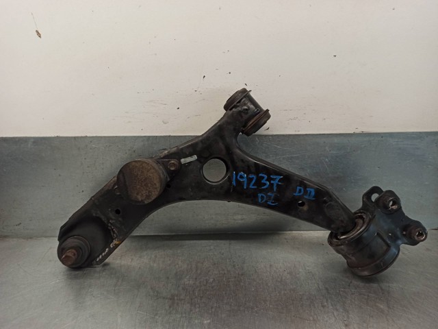 Wahacz zawieszenia przedniego dolny lewy CC3034350E MAZDA