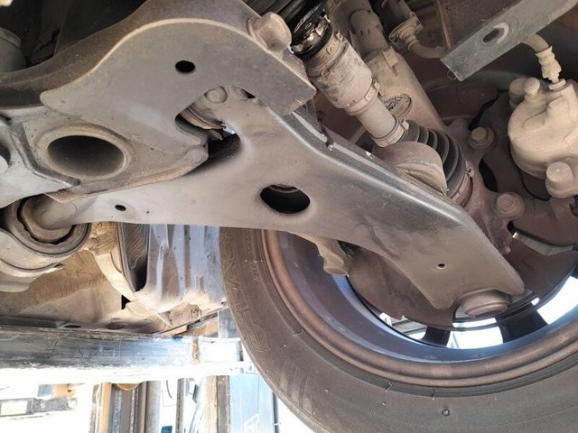 Wahacz zawieszenia przedniego dolny lewy CD9934350A MAZDA