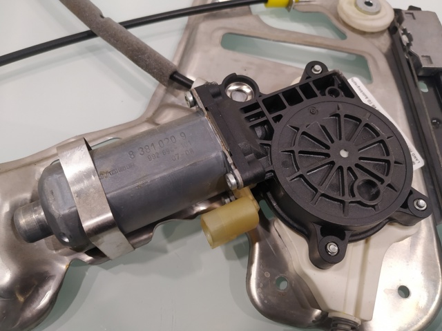 Mechanizm podnoszenia szyby drzwi przednich prawych CUH500180 LAND ROVER