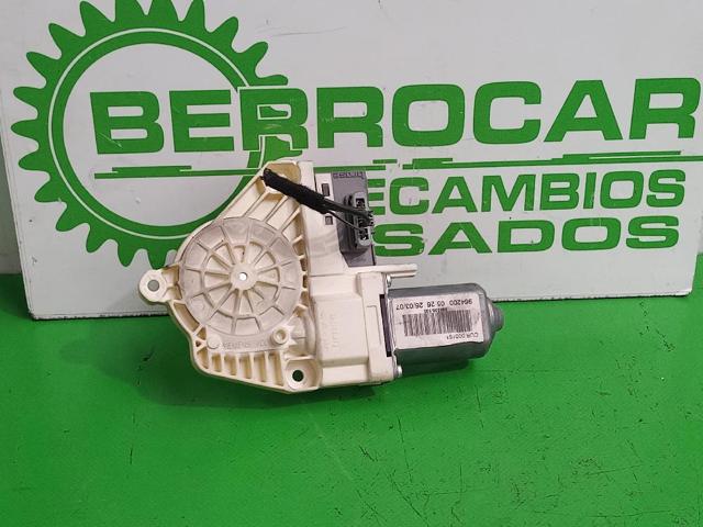 CUR000151 Land Rover