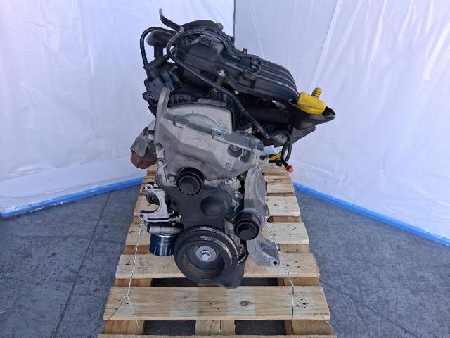 Silnik w komplecie D4F732 RENAULT
