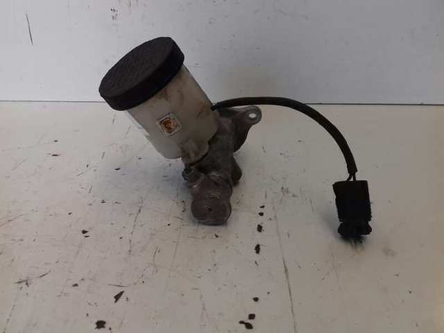 Główny cylinder hamulców Mazda Demio DW