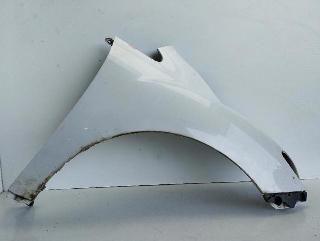 Błotnik przedni prawy E22152110F MAZDA