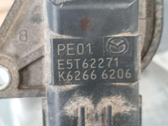 Czujnik przepływu powietrza, przepływomierz powietrza M.A.F. E5T62271 MAZDA