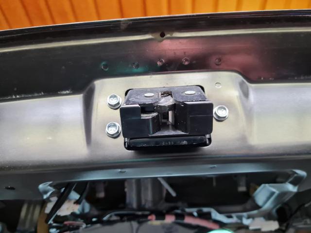 Zamek klapy bagażnika (3/5 drzwi tylnych) EH1062310A MAZDA