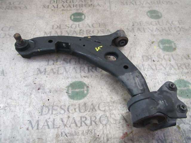 Wahacz zawieszenia przedniego dolny lewy EH6434350 MAZDA