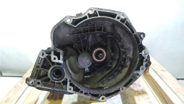 Mechaniczna skrzynia biegów w komplecie F13C374 OPEL