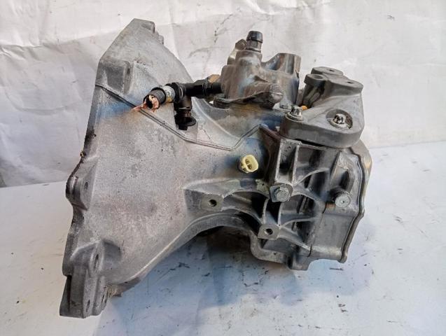 Mechaniczna skrzynia biegów w komplecie F13C394 OPEL