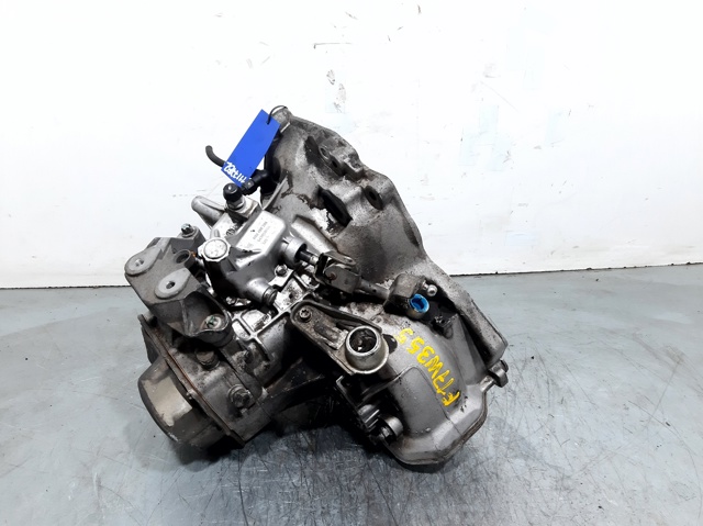Mechaniczna skrzynia biegów w komplecie F17W355 OPEL