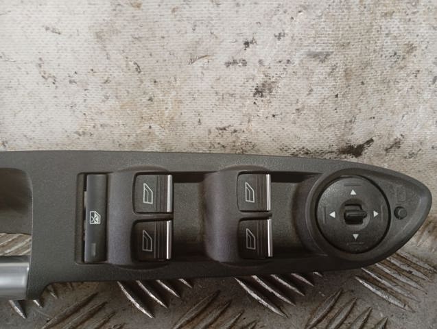 Panel przyciskowy sterowania podnośnikiem szyby przedni lewy F1ET14A132CC FORD