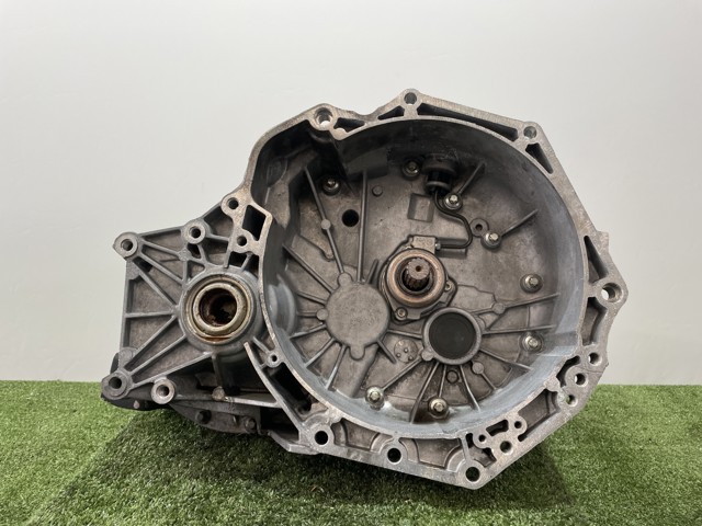 Mechaniczna skrzynia biegów w komplecie F23 OPEL