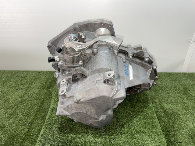 Mechaniczna skrzynia biegów w komplecie F40 OPEL