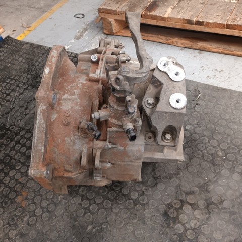 Mechaniczna skrzynia biegów w komplecie F40 OPEL