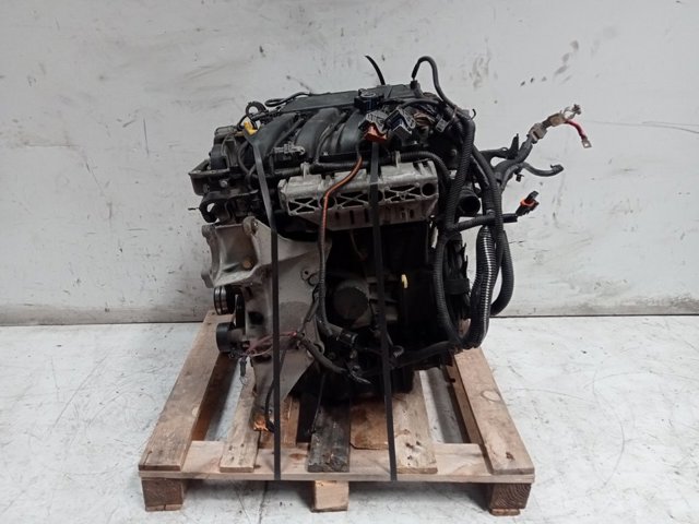 Silnik w komplecie F4P770 RENAULT