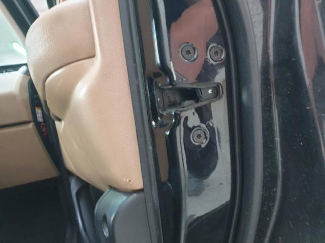 Zamek drzwi przednich prawych FQJ000204 LAND ROVER