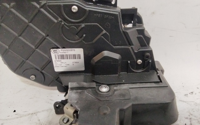 Zamek drzwi tylnych lewych FQM500370 LAND ROVER