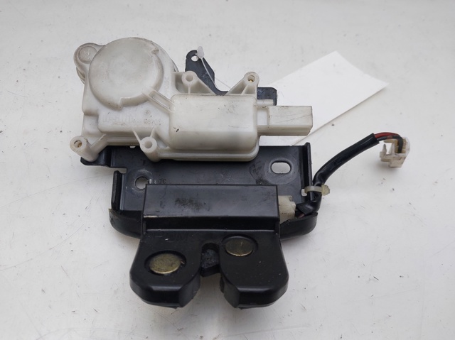 Zamek klapy bagażnika (3/5 drzwi tylnych) G22C56820A MAZDA