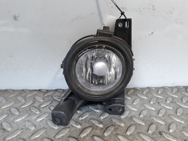 Wspornik mocowania lampy przeciwmgielnej prawej GHR451684A Mazda