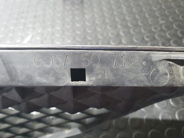 Atrapa chłodnicy GJ6A50712 MAZDA