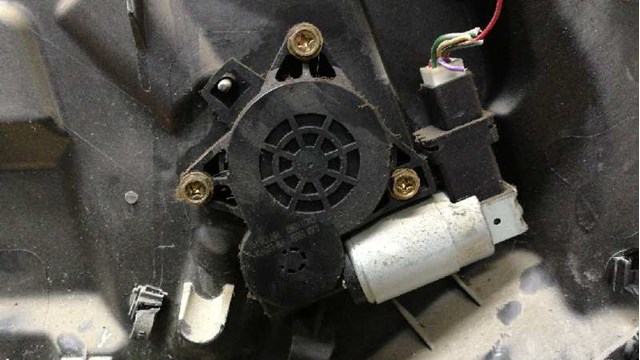 Mechanizm podnoszenia szyby drzwi przednich lewych GJ6A59590G MAZDA