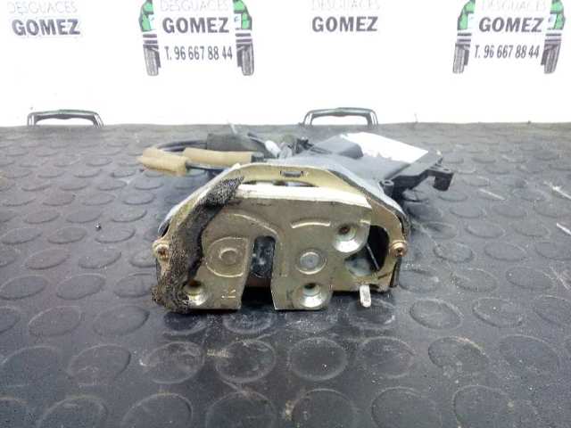 Zamek drzwi tylnych prawych GJ6A72310G MAZDA