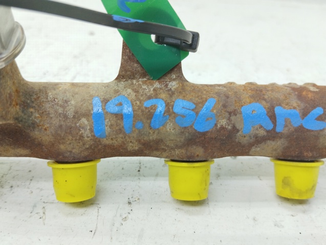 Regulator ciśnienia paliwa w listwie paliwowej H8200701690 RENAULT