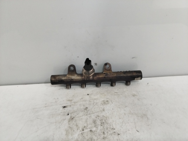 Regulator ciśnienia paliwa w listwie paliwowej H8200701690 RENAULT