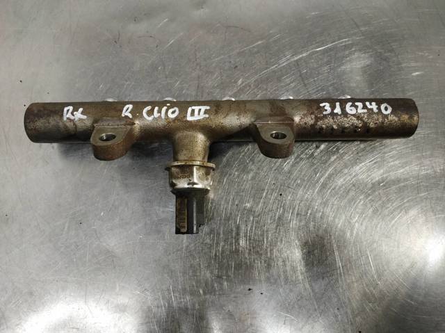 Regulator ciśnienia paliwa w listwie paliwowej H8200701690 RENAULT