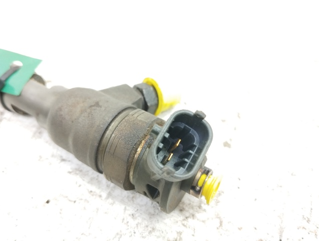 Wtryskiwacz paliwa H8201108033 RENAULT